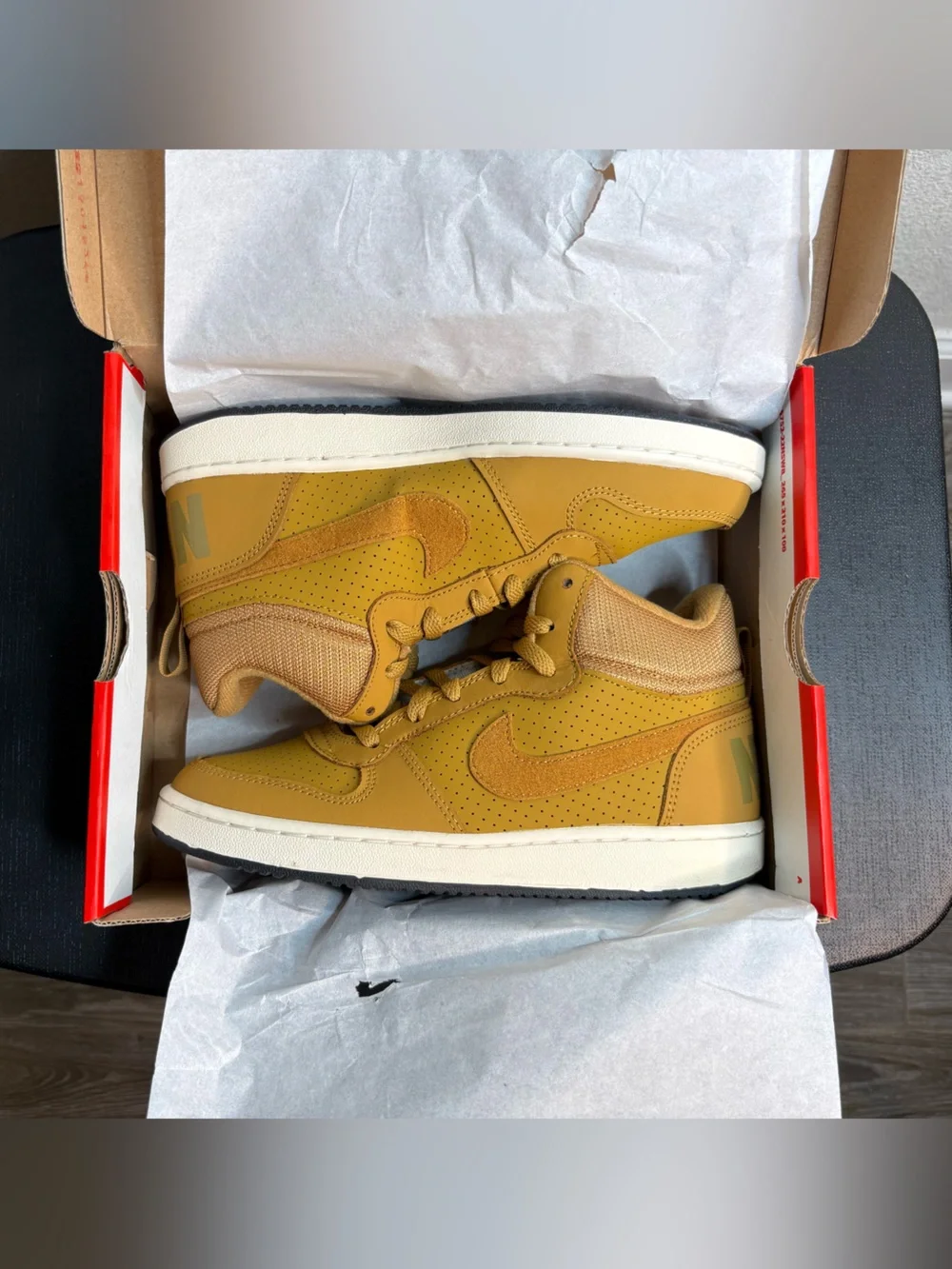 Nike Court Borough Mid GS, Wheat Wheat-Summit White Black, 5.5 Y